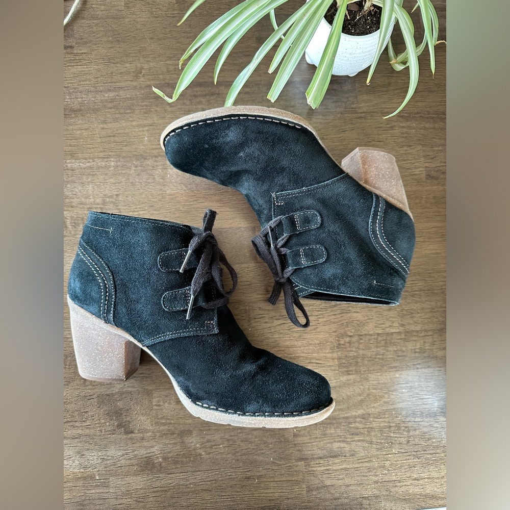 Clarks Unstructured Women's Lace Up Suede Ankle Booties with Block Heel size 11